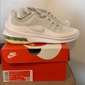 Women’s Nike Air Max Axis